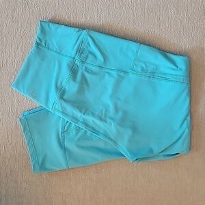 ZYIA ACTIVE robin's egg blue leggings in size 8 - 10. Capri length. Great cond.